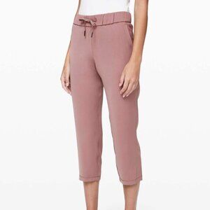 Lululemon On The Fly Crop Travel Woven Fabric Joggers in Red Dust Size 10